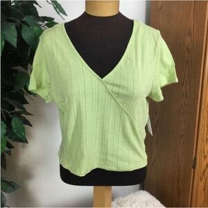 SO cropped short sleeve tee Woman’s Junior’s size XXL accepting green
